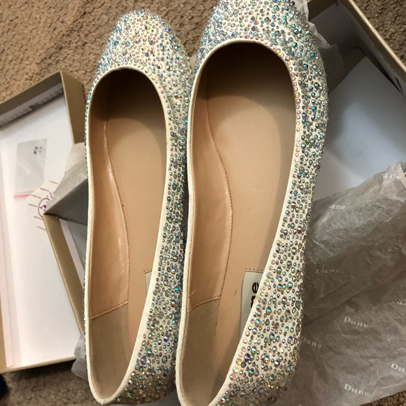 Ivory satin ballet style flats - Picture 2 of 2